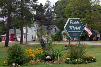 Park Motel and Cabins